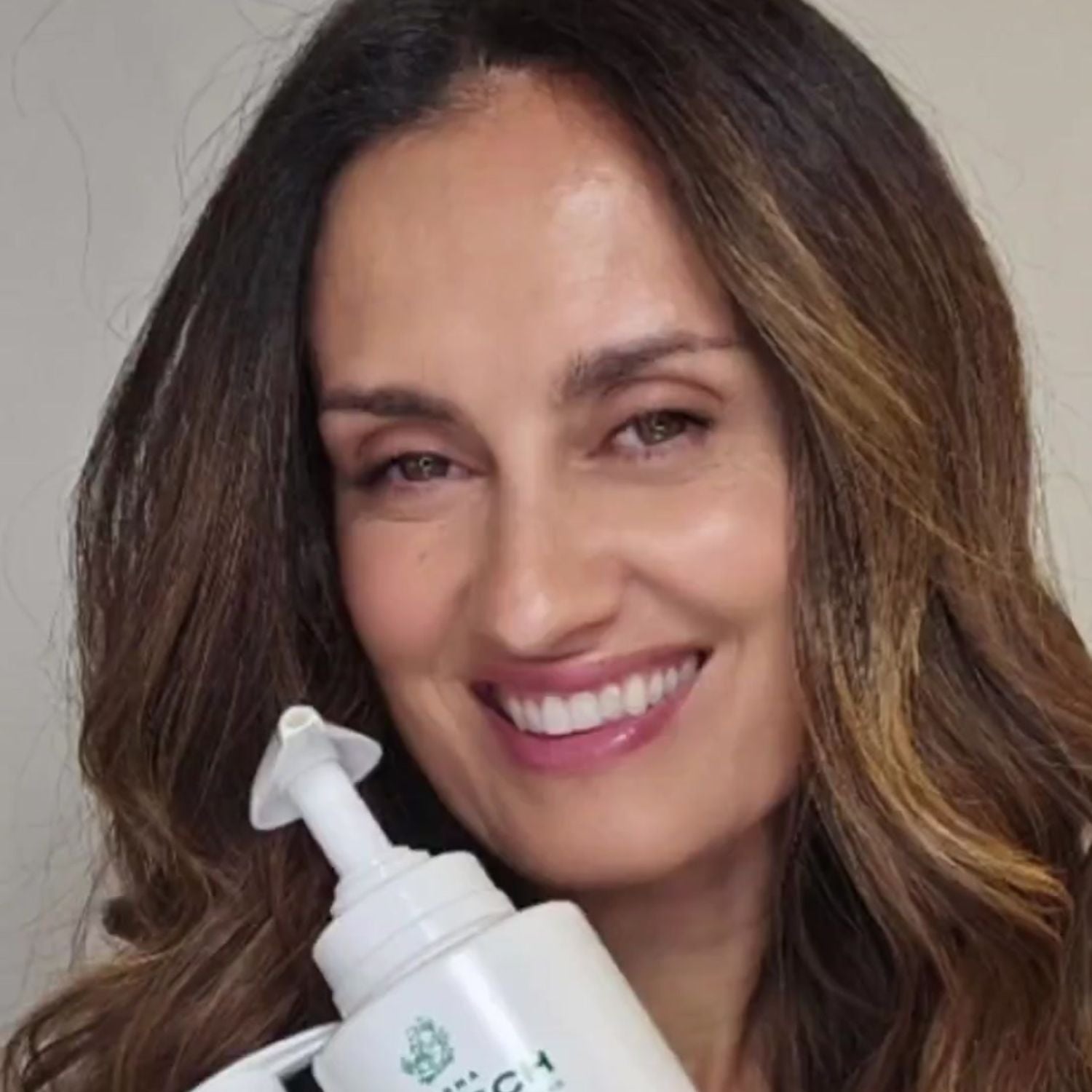 Mónica Martínez recomienda Go Organic Hair Loss para frenar la caída capilar y fortalecer tu melena