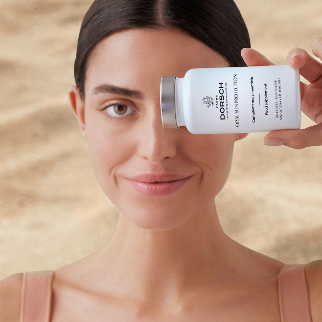 Envase con modelo y producto en mano de complemento solar oral sun protection con niacinamida, betacarotenos, te verde resveratrol olivo zinc de FARMA DORSCH para todo tipo de pieles