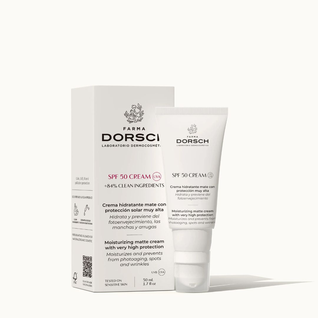 Imagen de la crema hidratante SPF 50 CREAM de FARMA DORSCH, con protección solar muy alta y acabado mate. Fórmula con más del 84% de ingredientes clean, ayuda a prevenir el fotoenvejecimiento, manchas y arrugas. Envase de 50 ml, ideal para uso diario en pieles sensibles.