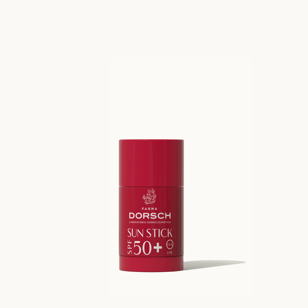 Barra de protección solar en stick factor 50 con vainillin, vitamina E y filtros solares de FARMA DORSCH para cara, cuello y escote, cicatrices, tatuajes y raya del pelo.