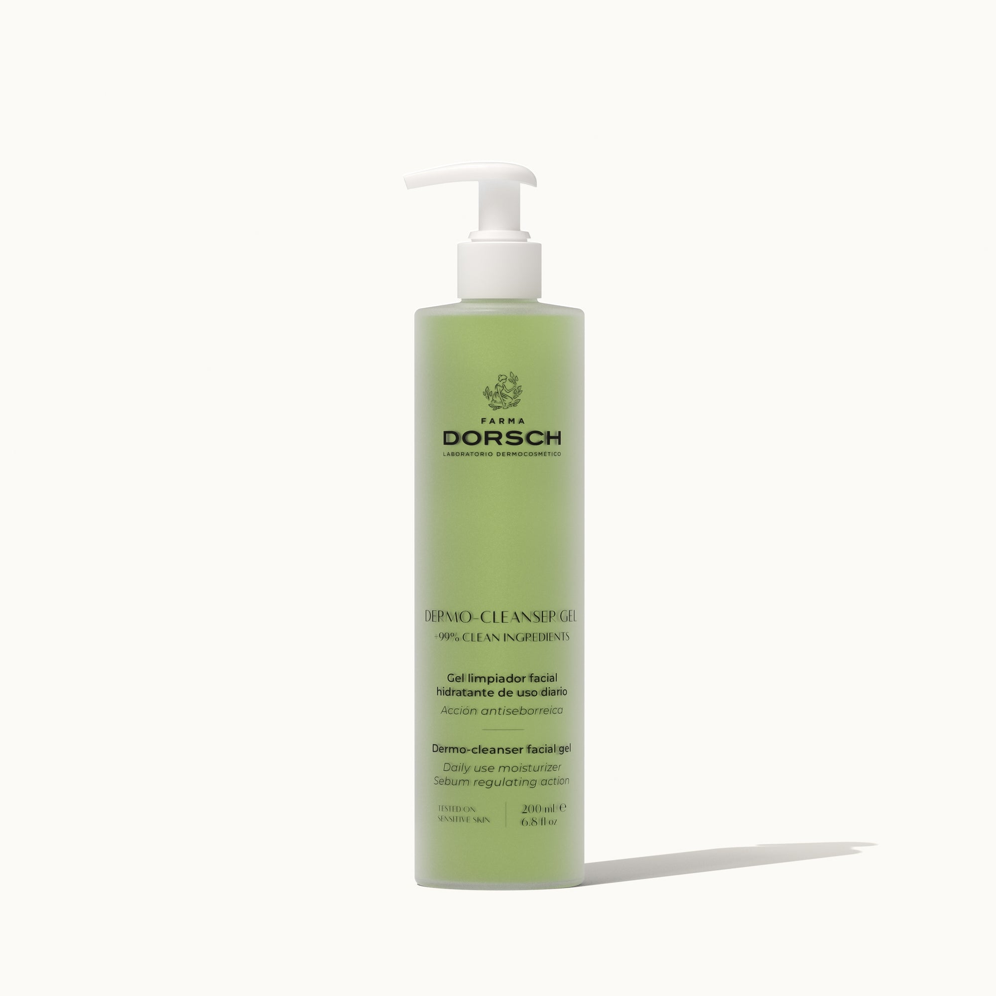 Envase de gel limpiador facial  con aloe vera, agentes limpiadores, zinc PCA FARMA DORSCH para limpiar y desmaquillar cara, cuello y escote.