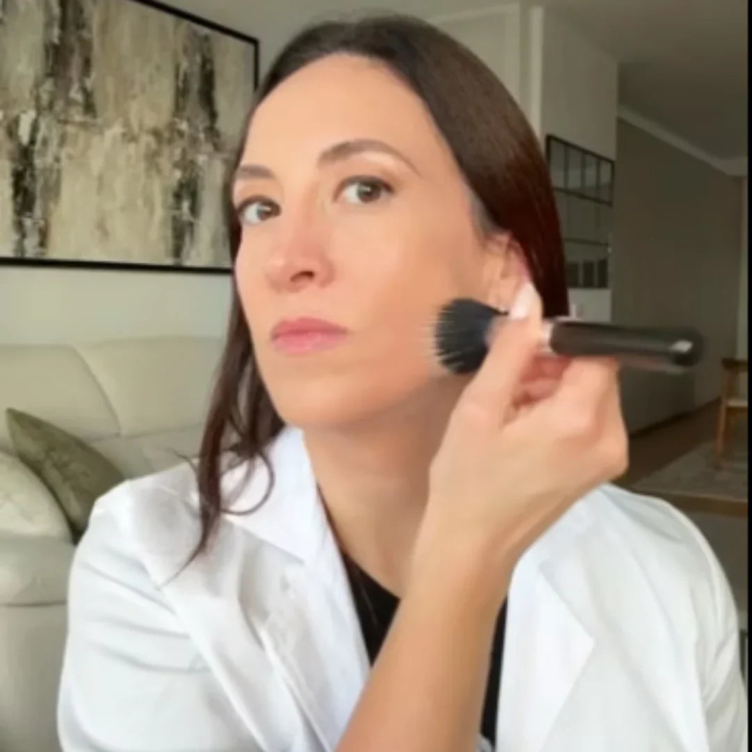 La farmacéutica Remedios Navarro recomienda la CC Cream de FARMA DORSCH por su efecto iluminador natural
