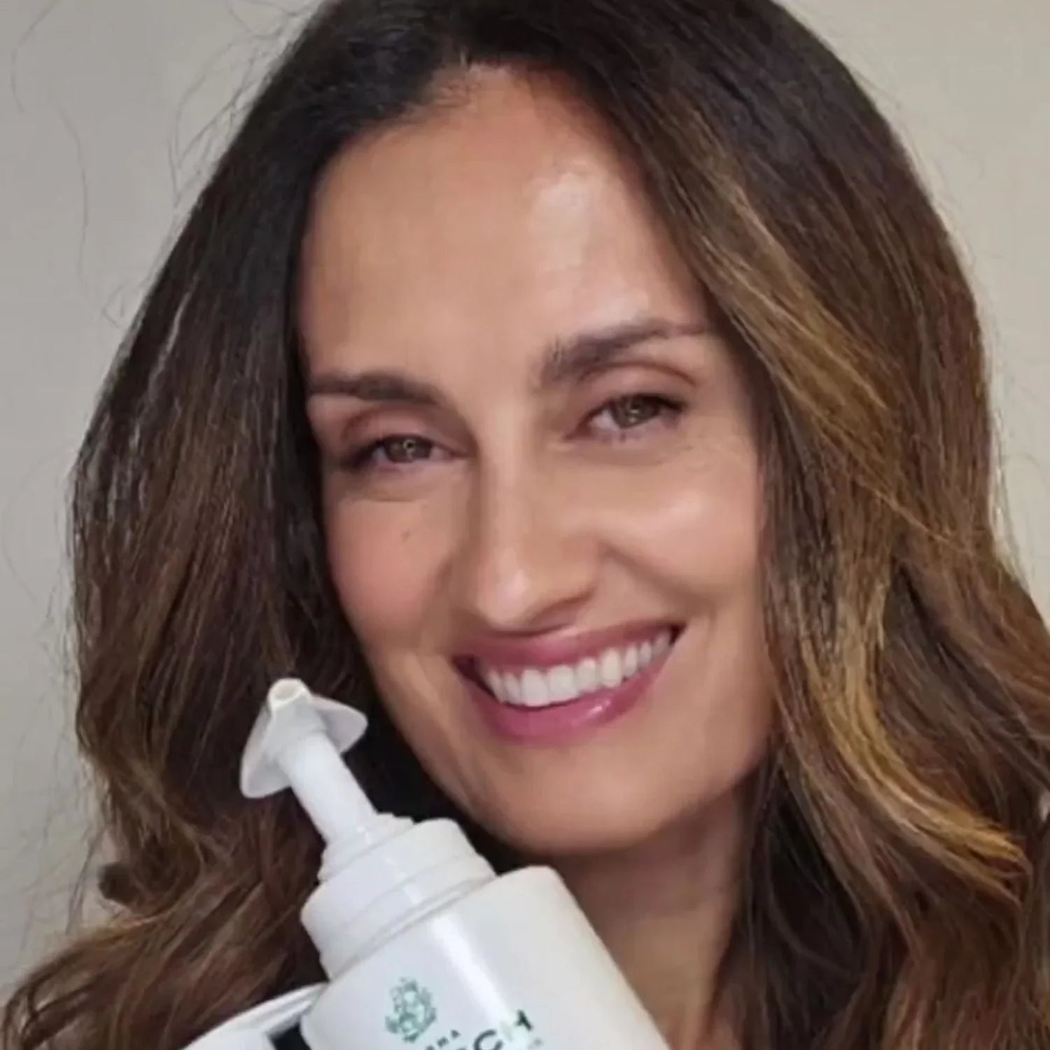 Mónica Martínez recomienda Go Organic Hair Loss para frenar la caída capilar y fortalecer tu melena