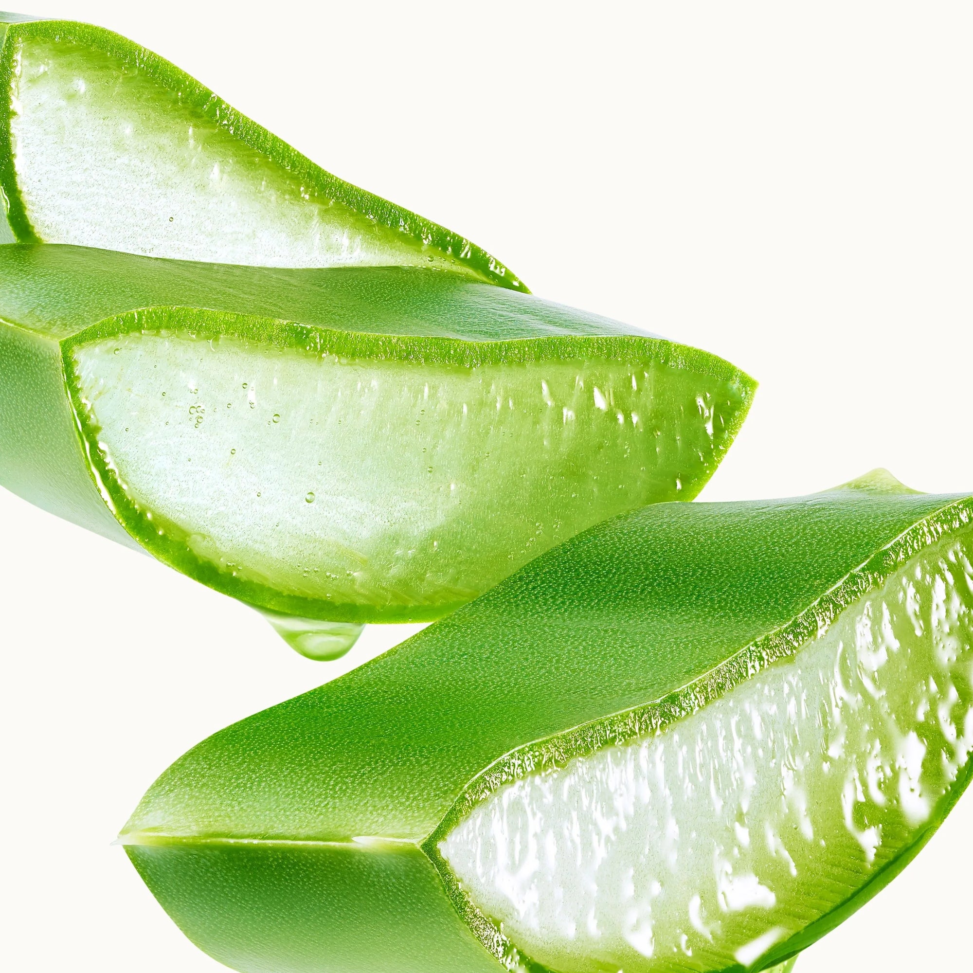 Ingrediente activo Aloe Vera cortado, hidratante, calmante y regenerador natural. Ayuda a reparar la piel, aliviar irritaciones y mantener la hidratación profunda. Ideal para pieles sensibles y deshidratadas. Farma Dorsch.