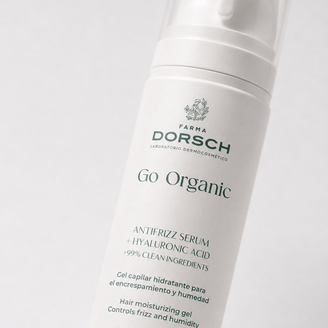 Envase de ANTIFRIZZ SERUM de FARMA DORSCH, tratamiento capilar para cabello seco, encrespado o difícil de peinar.