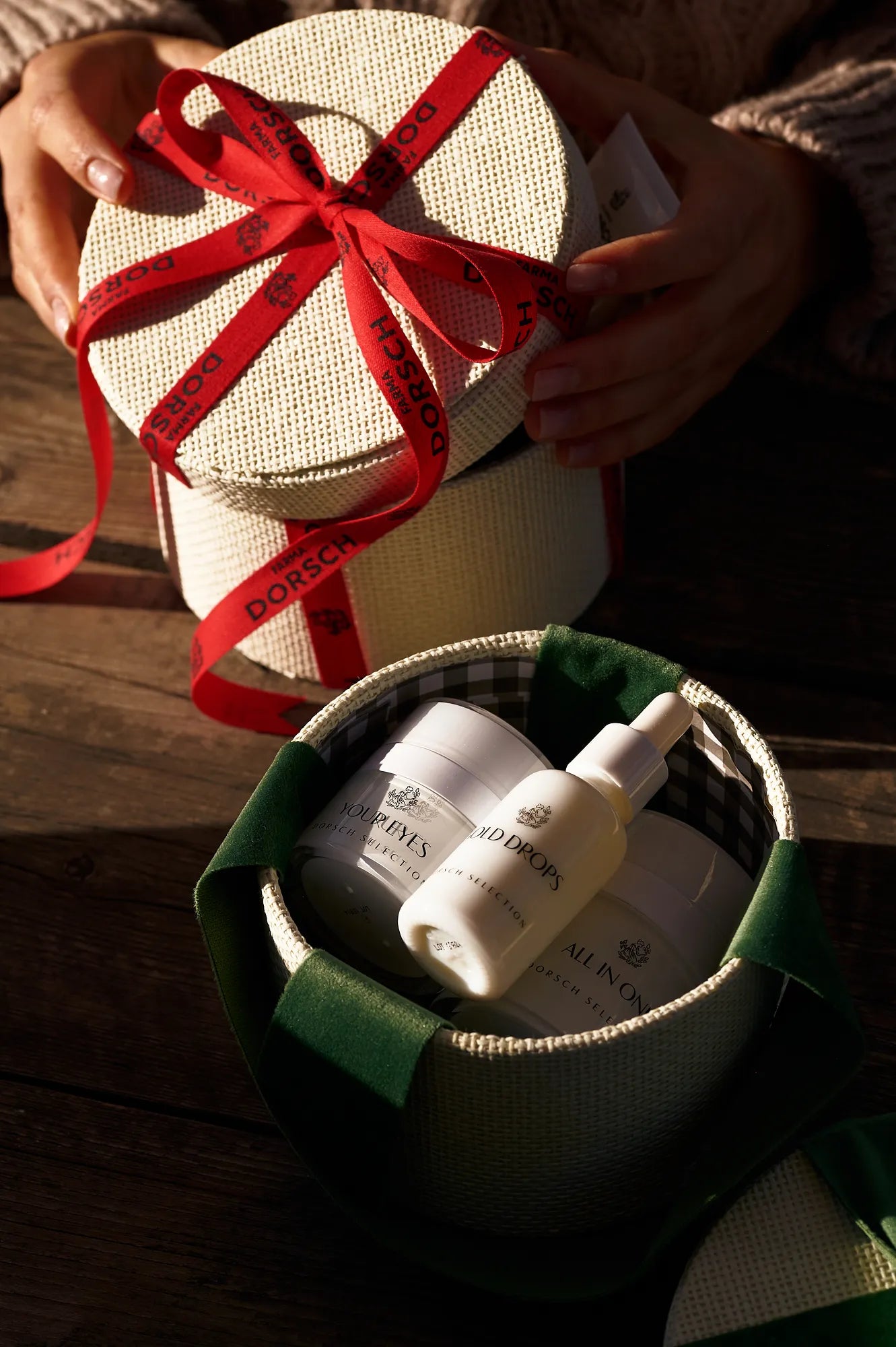 set regalo FARMA DORSCH productos de cuidado facial con sérum y crema en caja de regalo