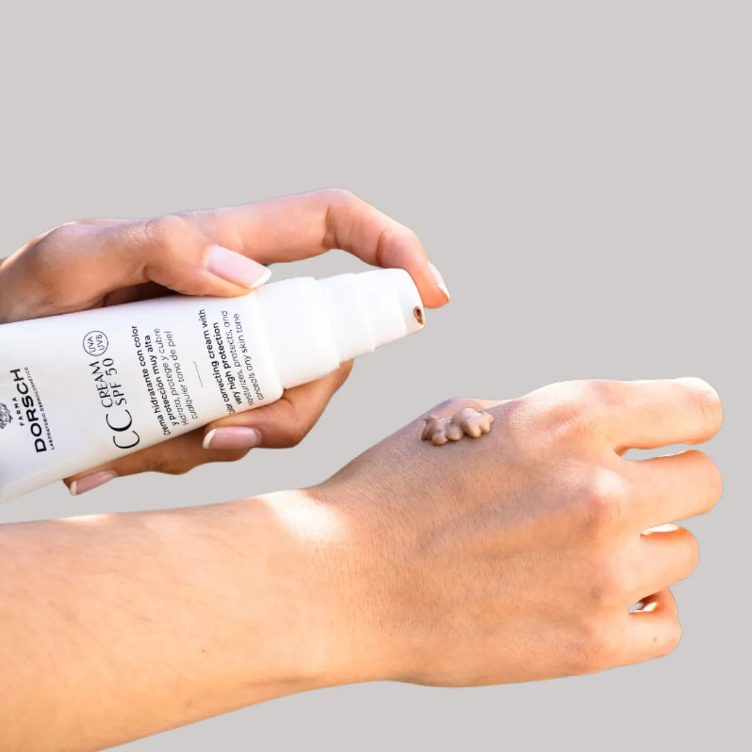 textura CC Cream FARMA DORSCH con SPF50 hidratante con color para unificar tono y proteger del sol