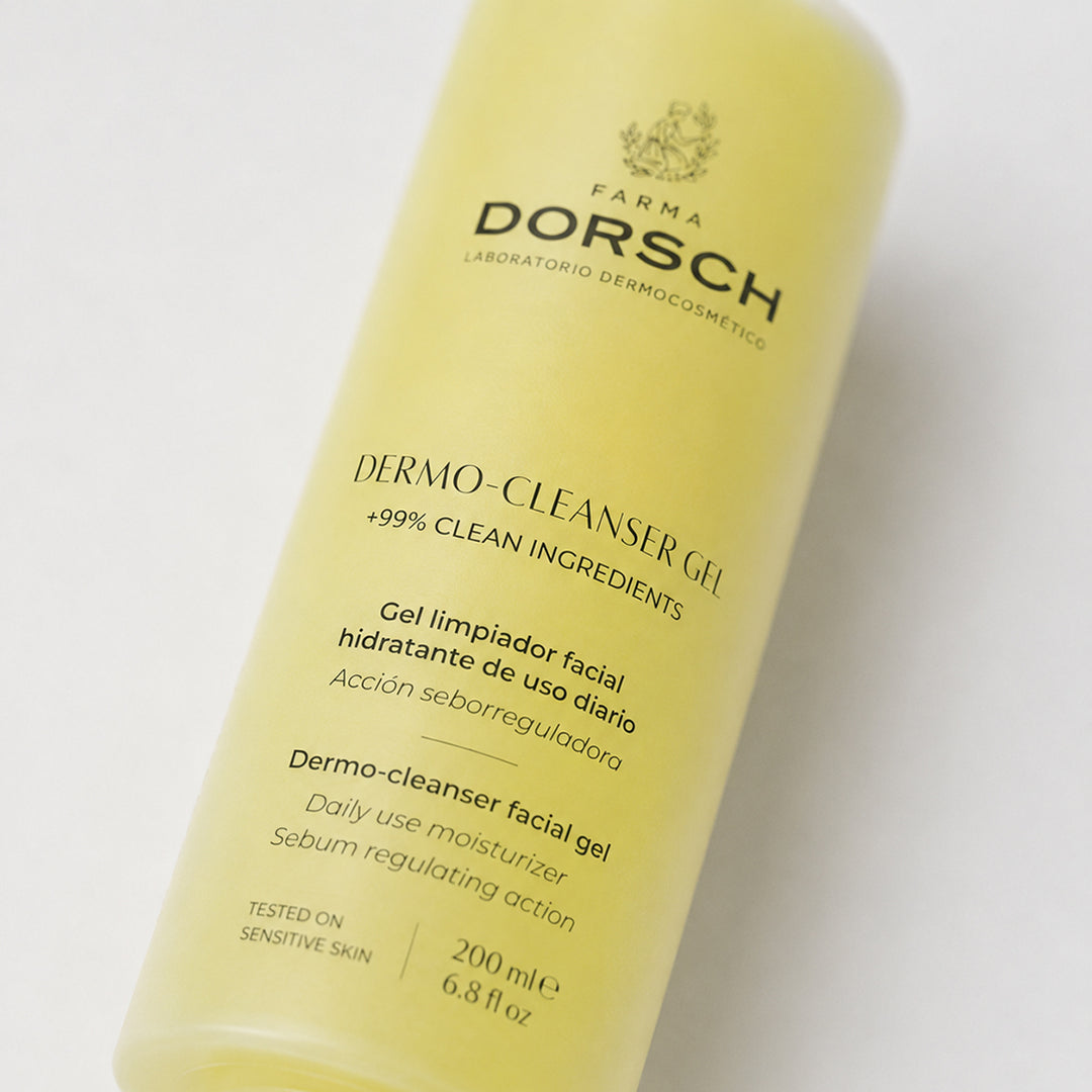 Envase de DERMO CLEANSER de FARMA DORSCH, gel limpiador facial para piel mixta, grasa o con tendencia a imperfecciones.