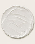 Textura cremosa de DETOX KAOLIN MASK de FARMA DORSCH, mascarilla de caolín para una piel más limpia y uniforme.