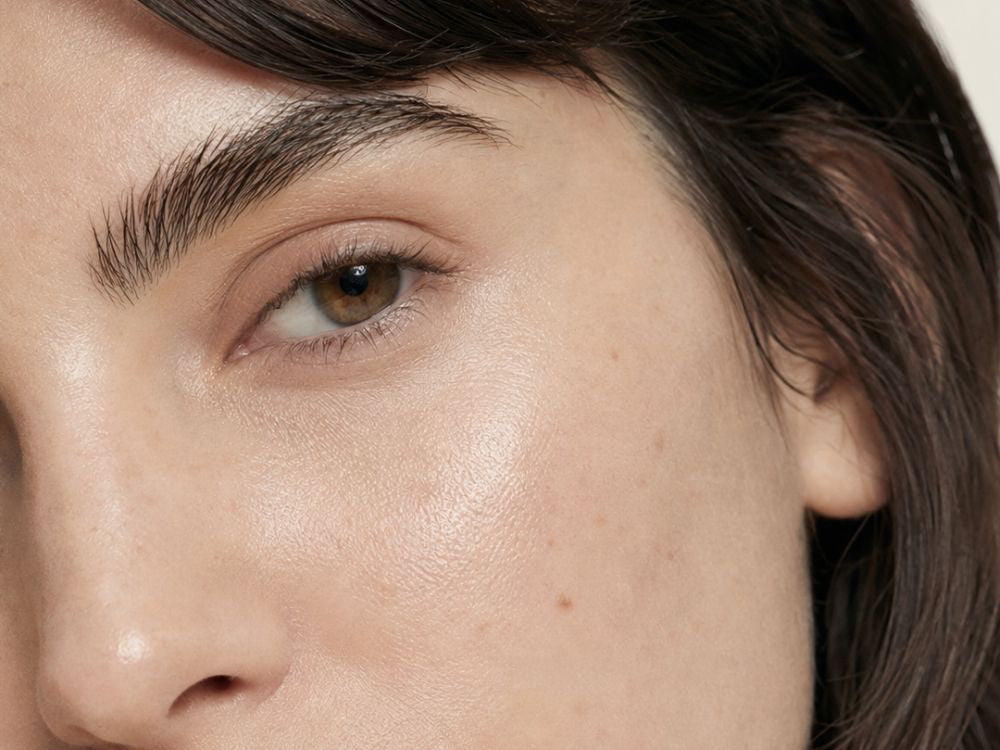 Piel hidratada, fresca y sin brillos tras usar HYDRA MATTE de FARMA DORSCH en la rutina facial diaria.