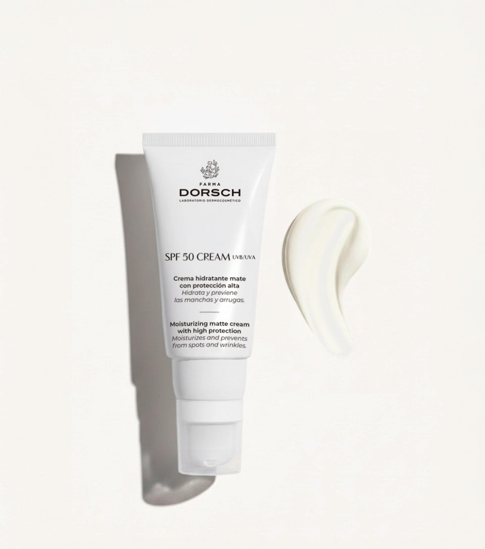 Hidratante facial antiedad y antimanchas SPF 50 de FARMA DORSCH.