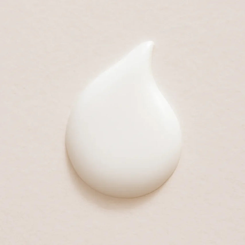 Ingrediente activo Niacinamida Vitamina V3 textura leche corporal Farma Dorsch con propiedades seborreguladoras, antiinflamatorias y antiedad para tratamiento facial y reducción de manchas sobre fondo blanco suave en cosmética natural española, skincare productos con niacinamida.