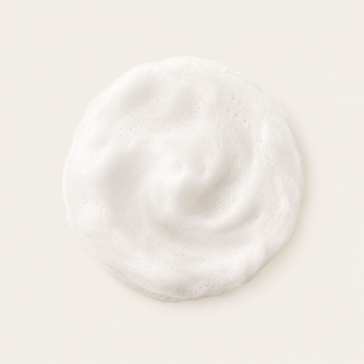 Textura en espuma de MOUSSE MICELAR de FARMA DORSCH, limpiador facial y desmaquillante ligero y cómodo para uso diario.