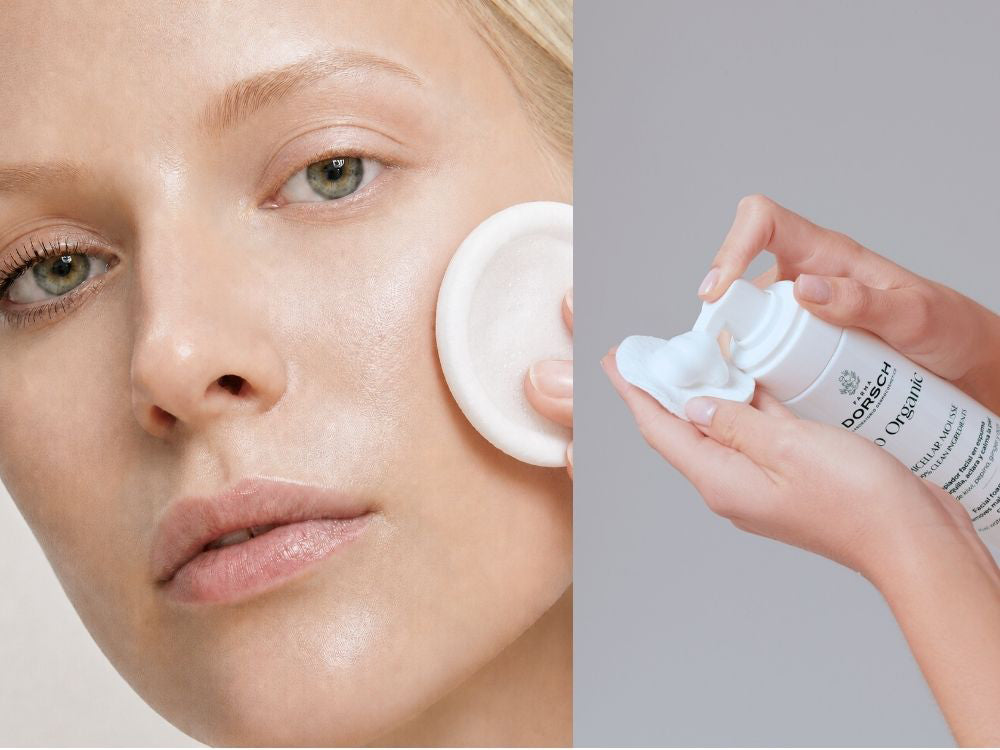 Mujer aplicando MOUSSE MICELAR de FARMA DORSCH en el rostro para limpiar la piel con suavidad.