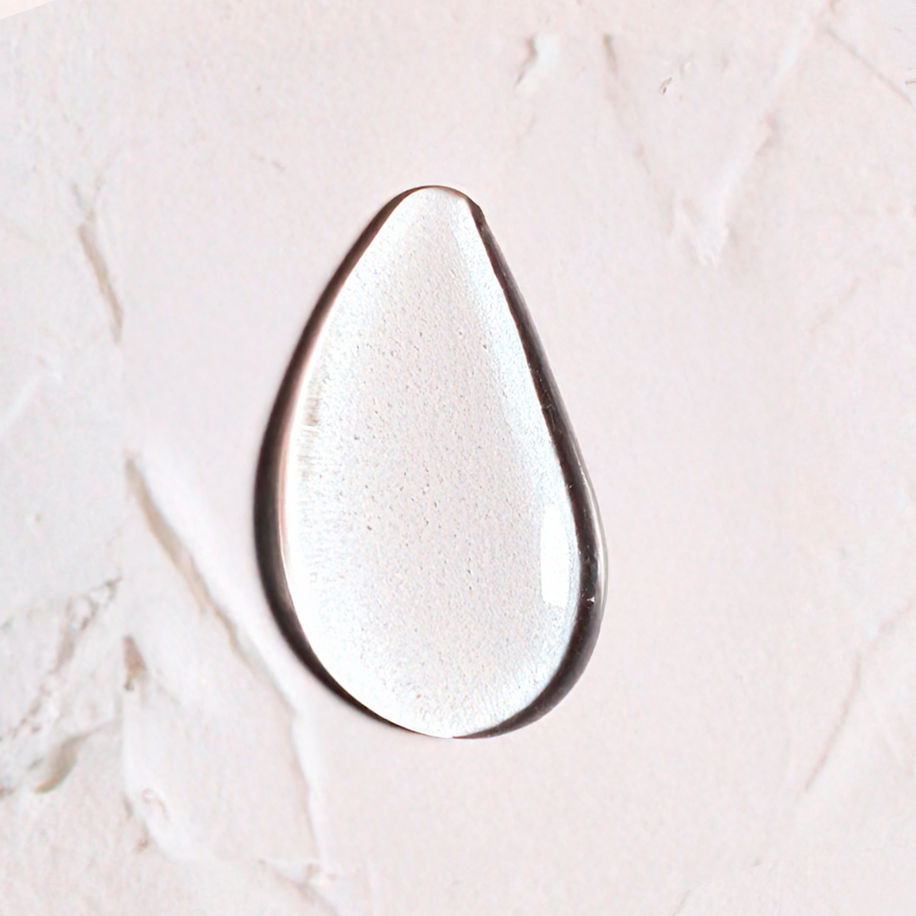 textura en gel de Niacinamida ingrediente activo Farma Dorsch mantienen activa la defensa inmunitaria de la piel y ayudan a prevenir lesiones cutáneas asociadas al daño solar.