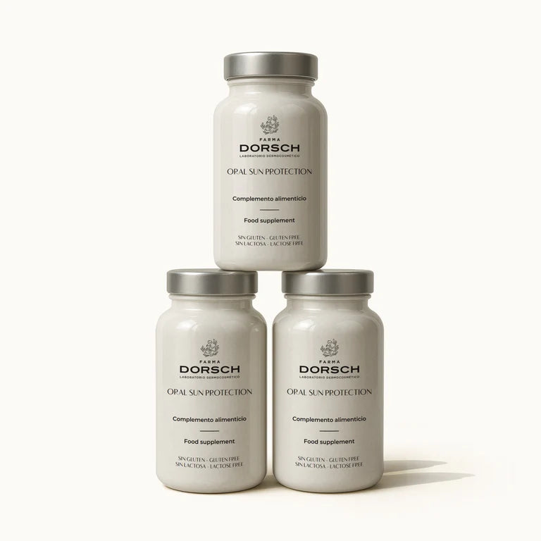 tres frascos de ORAL SUN PROTECTION de FARMA DORSCH, colocados en piramide, fotoprotector oral de nutricosmética.