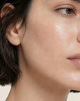 Piel más hidratada, firme y luminosa tras usar DERMOVITA +D de FARMA DORSCH en la rutina facial diaria.