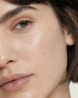 Mirada más hidratada, suave y descansada tras usar EYE CONTOUR CREAM de FARMA DORSCH en la rutina facial diaria.