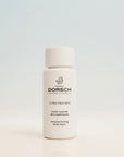 Producto Ultra Firma Skin en tamaño mini talla/ formato viaje de FARMA DORSCH sobre un fondo blanco